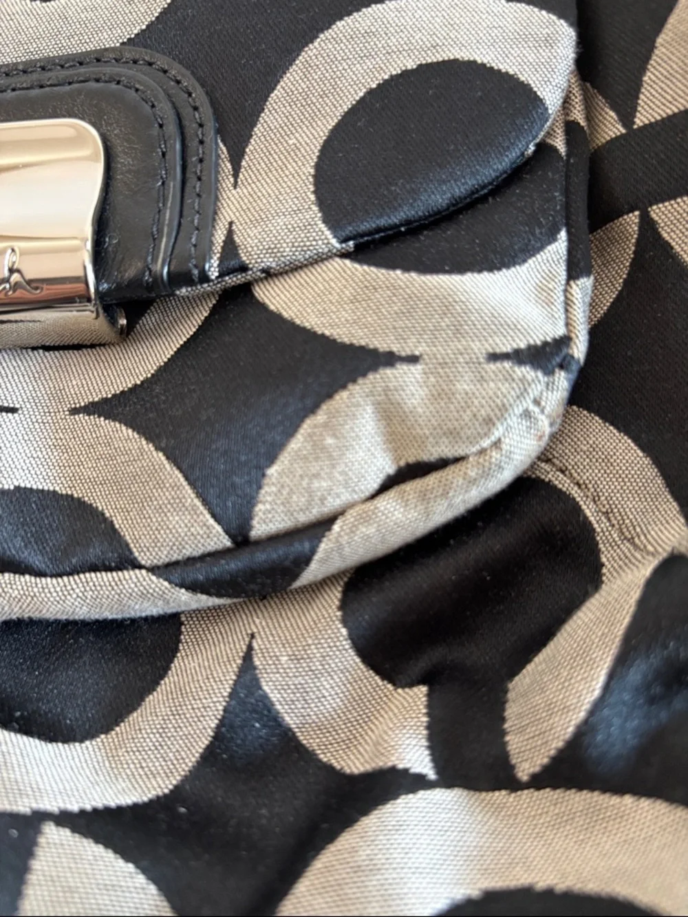 Coach Black & Cream Signature Shoulder Bag - Picture 14 of 16